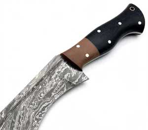 Couteau de camping incurvé en acier Damas fait main, robuste, pour usage extérieur, outil de bushcraft avec manche en bois et résine bicolore - Product Image 2