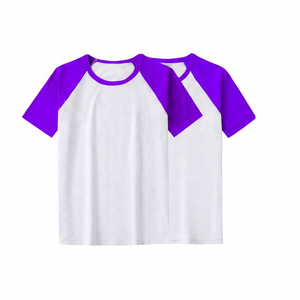 T-shirt à manches raglan pour homme, blanc avec bordure contrastée verte et rouge, col rond décontracté, jersey en coton, coupe classique, couleur unie - Product Image 6