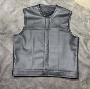 เสื้อกั๊กหนังแท้สำหรับนักขี่มอเตอร์ไซค์ (ทรง MC) - Product Image 1