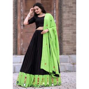 Lehenga Choli avec Dupatta en véritable broderie miroir Reyon - Product Image 3