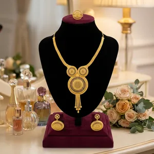Nouvel ensemble tendance de collier et boucles d'oreilles en laiton plaqué or pour femme, motif lune, pour mariage et soirée, avec chaîne torsadée Singapour - Product Image 4