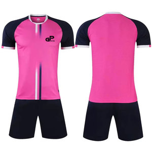 Ensemble uniforme de football pour hommes, maillot et short de haute qualité, tissu durable et performant pour les matchs et l'entraînement - Product Image 1