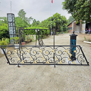 Rampe de balcon en fer forgé de haute qualité pour les maisons – Design extérieur durable, résistant aux intempéries et élégant - Product Image 3