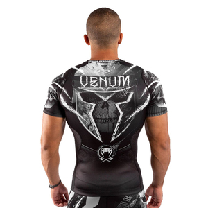 เสื้อแรชการ์ดแขนยาวสำหรับผู้ชาย พิมพ์ลายแบบ Heat-Transfer สีตัดต่อ ป้องกันรังสียูวี ระบายอากาศได้ดี แห้งเร็ว ต้านเชื้อแบคทีเรีย เป็นมิตรกับสิ่งแวดล้อม - Product Image 2