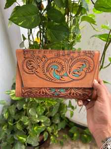 Cartera de Mano de Cuero 100% Genuino para Mujer, Diseño Bohemio con Bordado Floral y Geométrico, Cierre de Solapa, Portátil para Uso Diario en Todas las Estaciones - Product Image 4