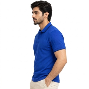 Polo homme confortable, doté d'une construction respirante, d'une texture douce et d'un style polyvalent, idéal pour les occasions décontractées et habillées. - Product Image 4