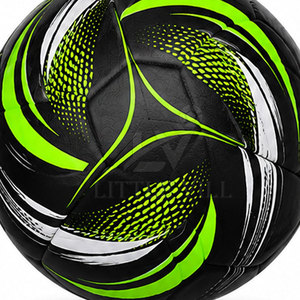 Ballon de football hybride en PU léger et de haute qualité, avec un design de panneaux durables pour l'entraînement, la pratique et les matchs de football - Product Image 6