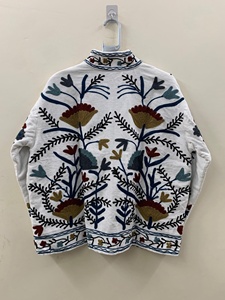 Chaqueta de Terciopelo con Bordado Suzani, Chaqueta de Terciopelo con Bordado Suzani, Chaqueta Corta Floral Boho Artesanal, Regalo para Ella - Product Image 3