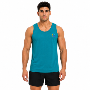 El acabado impecable crea un look pulido con el camiseta sin mangas Man Tank Top, que ofrece soporte activo para entrenamientos en el gimnasio y viajes a la playa, ideal para el uso diario. - Product Image 1