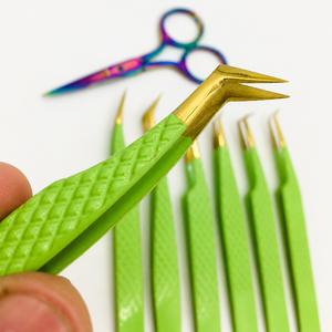 Ensemble de pinces à épiler et ciseaux en acier inoxydable vert lime personnalisés, à pointe inclinée, durables, écologiques, design moderne, pour une utilisation experte des sourcils - Product Image 1