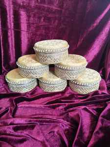 Boîte à Ladoo de Luxe en Acier Inoxydable Brocart avec Décoration de Perles – Boîte à Fruits Secs et Sucrés pour Cadeau de Mariage Indien (250g / 500g) - Product Image 6