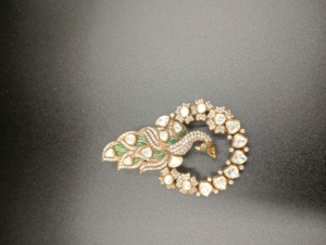 Vintage Peacock Brooch 18K Gold Crystal Rhinestone Animal Shape Women's Wedding Jewelry Claw Setting Pear Cut Design - Product Image 3