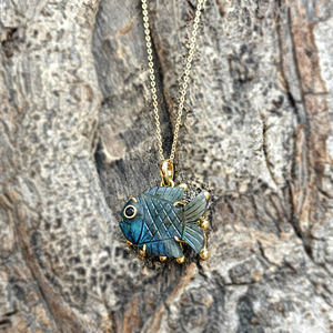 Nouveau Collier Pendentif Poisson en Labradorite Éclatante, Pierre Naturelle, Œil en Zircon Cubique Noir, Laiton Plaqué Or 18K, Perles, Idéal pour Soirées Romantiques et Plage - Product Image 3