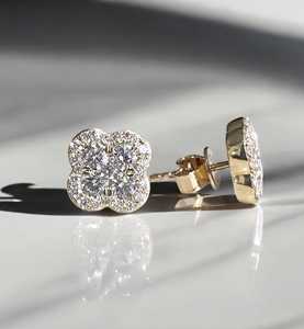 Pendientes de Oro Puro de 18K con Diamantes Cultivados en Laboratorio, Forma Floral, Regalo Romántico para Novia, Regalo de San Valentín - Product Image 1