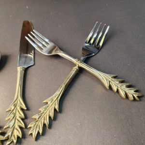 Juego de cubiertos de 5 piezas con diseño de tallo de trigo dorado, dos tenedores, un cuchillo y dos cucharas con diseños de mango cruzado de cáscara de trigo. - Product Image 4