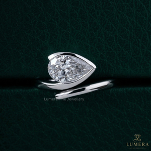 LUMERA FINE JEWELLERY Anillo de Diamante Cultivado en Laboratorio de 1.07 Quilates, Corte Pera, VVS2, Oro 9k/10k/14k/18k, Certificado IGI, Lujo - Product Image 1
