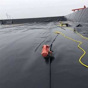 มาโคร ®   แผ่นปูบ่อเก็บน้ำ HDPE โพลีเอทิลีนความหนาแน่นสูง  แผ่นกันซึม ASTM GRI GM13 ป้องกันรังสียูวี สำหรับเก็บน้ำ - Product Image 1