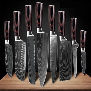 Ensemble de couteaux de cuisine japonais professionnels en acier Damas à cinq pièces, lames en acier Damas, manches en bois Pakka - Product Image 6