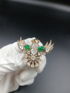 Broche en Forma de Águila Plateado y Dorado con Moissanita Polki y Piedras Verdes Esmeralda, Accesorio de Moda Unisex para Ropa, Regalo - Product Image 5