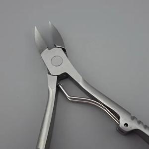 Coupe-ongles en acier inoxydable 12,5 mm, lame biseautée incurvée, pointe acérée, ouverture large pour ongles épais des orteils, usage adulte - Product Image 4