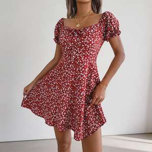Robe mini trapèze bleu clair à imprimé floral avec manches bouffantes, col carré, laçage, coupe décontractée d'été, ourlet évasé - Product Image 3