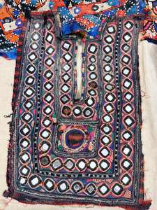 Parche de cuello indio vintage hecho a mano estilo Banjara con bordado y espejo para embellecer el vestido. - Product Image 5