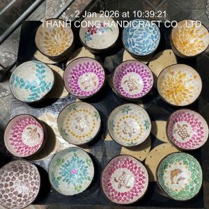 Cuencos de Cáscara de Coco Ecológicos al Precio Más Bajo, Venta al por Mayor, Hechos a Mano, con Incrustaciones de Follaje Verde, Marca Vietnamita - Product Image 2