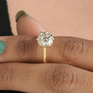 Anillo de Diamante Cultivado en Laboratorio con Corte Redondo en Oro Amarillo de 14K con Certificado IGI y Claridad VVS para Mujer - Product Image 1