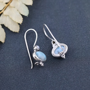 Boucles d'oreilles pendantes bohèmes en argent sterling 925 avec larimar naturel et perle, pierre précieuse ovale bleue, bijoux en gros - Product Image 5