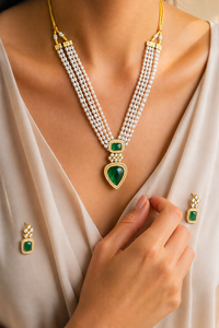Ensemble collier et boucles d'oreilles classiques en laiton plaqué or avec zircon en forme de cœur et perles pour femme, idéal pour les fêtes et les mariages - Product Image 3