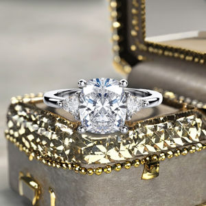 Anillo de compromiso clásico de plata 925 con baño de rodio y moissanita de corte cojín para mujer, joyería fina de moda - Product Image 4