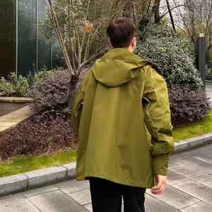 Veste de ski pour homme en nylon Taslan, prête à porter, imperméable, coupe-vent, respirante, écologique, avec capuche. - Product Image 3