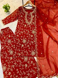 Ensemble indien pakistanais en velours rouge brodé, avec des motifs floraux et des perles, Lehenga Choli, châle, tenue de fête de mariage - Product Image 4