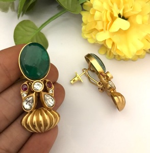 Pendientes de Moissanita con Baño de Oro y Latón de Primera Calidad, Estilo Kundan, para Mujer, Colección para Bodas y Fiestas - Product Image 3