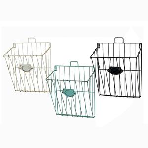 Cesta colgante de pared de metal de estilo tradicional, ideal para decoración de pared hecha a mano y aplicación práctica de almacenamiento. - Product Image 6