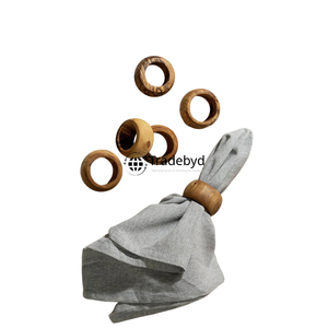 Anneaux de serviette de table classiques en bois de qualité supérieure, écologiques, durables, faits à la main, pour la décoration de table par Tradebyd - Product Image 3