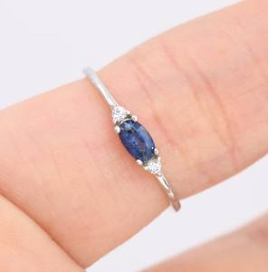 Bague en saphir naturel en argent sterling, bague en saphir bleu véritable, bague délicate en pierres précieuses - Product Image 3