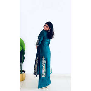 Hermoso Conjunto de Mono Bordado para Fiesta, Top y Pantalón, para un Atuendo Elegante - Product Image 2