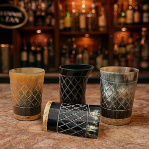 Chope à bière en corne naturelle artisanale Viking avec poignée, design classique pour les fêtes - Product Image 4