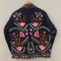 Chaqueta de terciopelo Suzani de moda, abrigo de invierno bordado floral hecho a mano, chaqueta Suzani bohemia personalizada