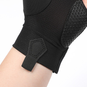 Nuevos Guantes de Billar de Lujo con Logotipo Personalizado al por Mayor, de 2 Dedos, Elásticos, Negros, para Deportes al Aire Libre, Paquete al por Mayor - Product Image 2