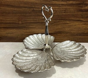 Plateau de service élégant à 3 niveaux en métal, avec poignée en forme de cœur, motif nature morte, design bohème, fait main pour la décoration intérieure et le service - Product Image 2