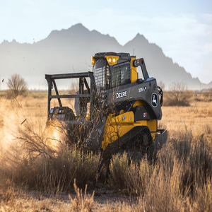 Chargeuse compacte d'occasion de qualité à faible coût John Deere avec broyeur, boîte de vitesses à roulements et moteur puissant et efficace - Product Image 4