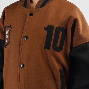 Veste varsity à manches longues de style actuel, couleur contrastée marron et noir, avec logo brodé et fermeture à boutons pour femmes - Product Image 6
