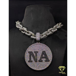 Colgante de letra redonda personalizado con diamantes de moissanita VVS totalmente engastados, plata de ley 925, joyería hip hop de Trisha Jewels - Product Image 2