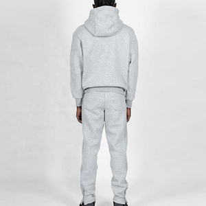 Ensemble de survêtement sportif gris uni pour homme en polyester avec capuche, coupe longue, décontracté, pour l'automne, avec logo imprimé par transfert thermique sur le devant - Product Image 3