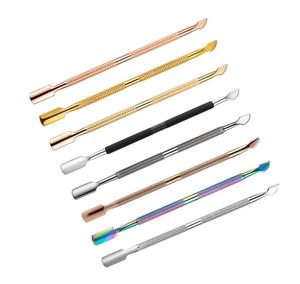 Pousse-cuticules et dissolvant de vernis à ongles double extrémité en acier inoxydable couleur or rose, réutilisable, pour manucure et soins personnels - Product Image 3