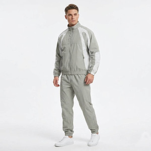 Chaqueta Deportiva Gris Claro para Hombre con Cierre Completo y Bolsillos Laterales, Diseño con Bloques de Color, Estilo Deportivo, Corte Regular, Ropa de Primavera - Product Image 1