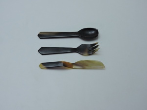 Juego de Cubiertos de Cuerno de 3 Piezas, Cuchara, Tenedor y Cuchillo, Diseño Decorativo de Cuerno Natural - Product Image 1