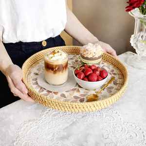 Bandeja de Servir Redonda de Nácar y Ratán, Diseño Exclusivo, Hecha a Mano, Ecológica, Apta para Lavavajillas, Pulida, Ideal para Bodas - Product Image 1